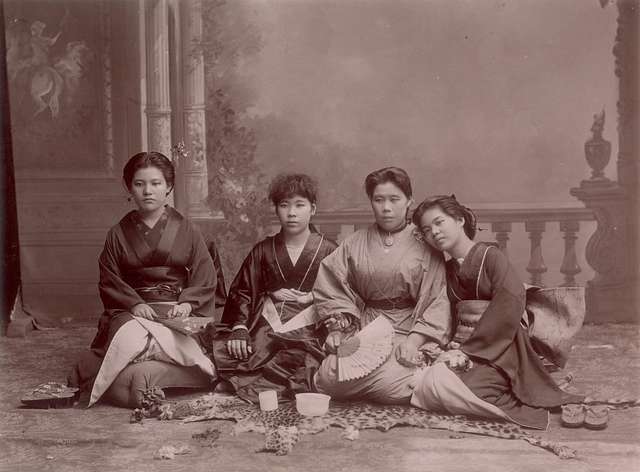 1890年ごろのシンガポールの日本人女性（ライデン大学図書館）