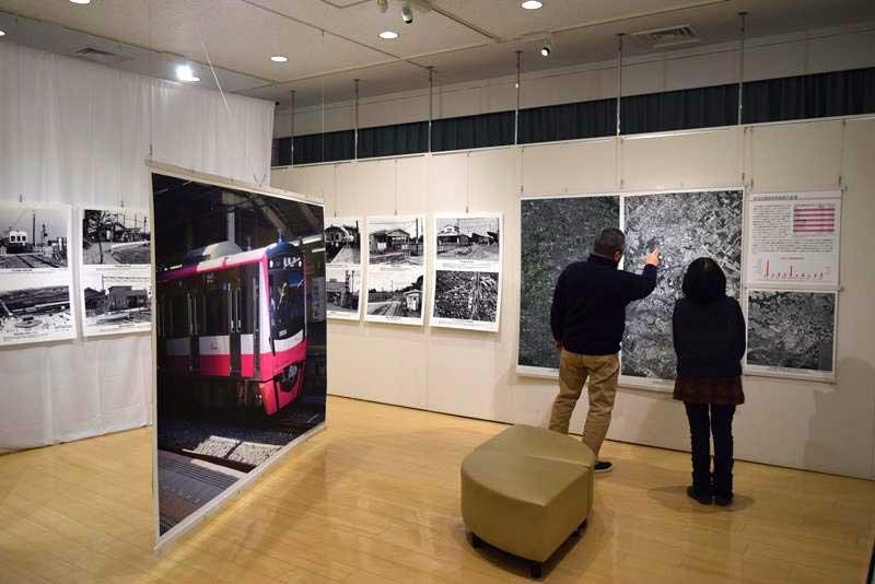 郷土資料館で開催中の企画展「新京成電鉄の風景」＝船橋市