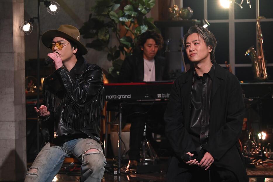 12月25日放送の「TAKAHIRO ＆ ØMIのおたがいプロデュース」に出演するTAKAHIROさん（右）とØMIさん＝テレビ朝日提供