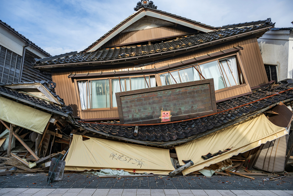 令和6年能登半島地震 倒壊した家屋（2024年2月 / m.Taira / PIXTA）