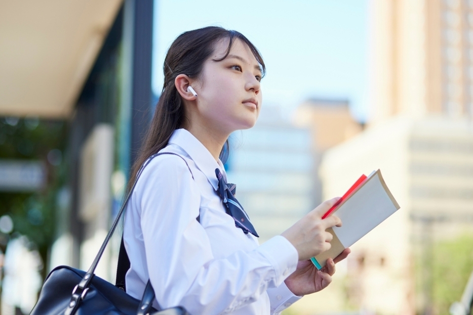 「うちは行けないの？」私立高校に通う娘。塾通いの同級生もいるなか、我が家は学費で精いっぱい…私立には「高収入」の家庭が多いのでしょうか？