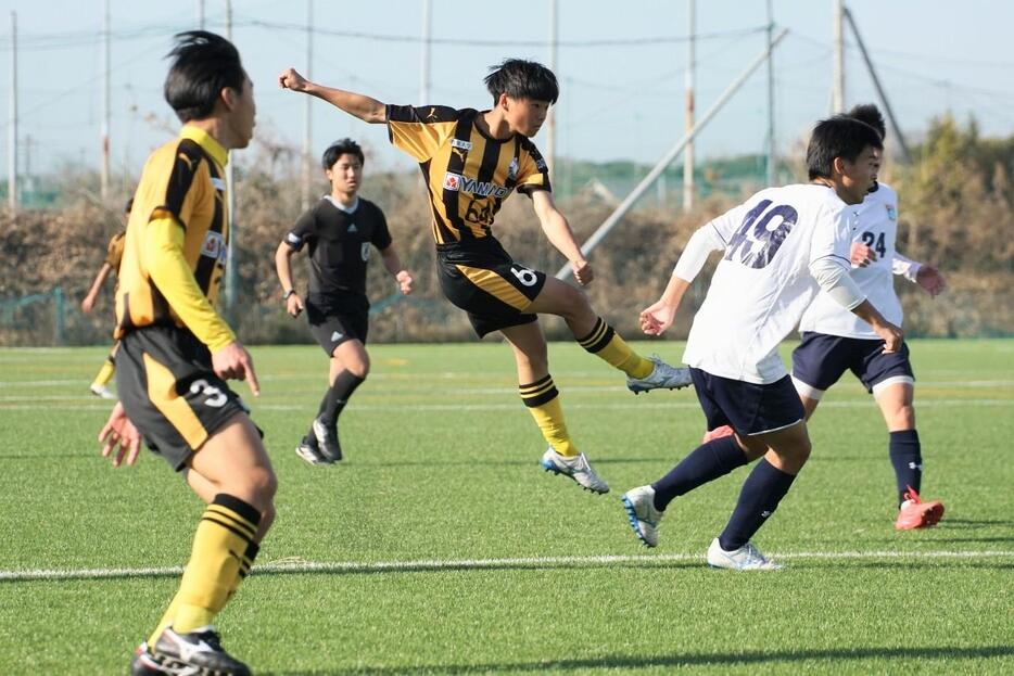 前橋育英vs松本国際(写真＝矢島公彦)