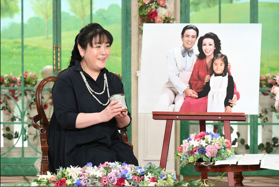 『徹子の部屋』に出演する真由子（C）テレビ朝日