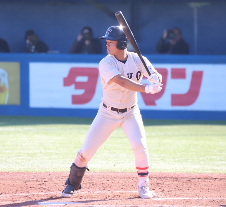 東洋大姫路・木村 颯太内野手の構え