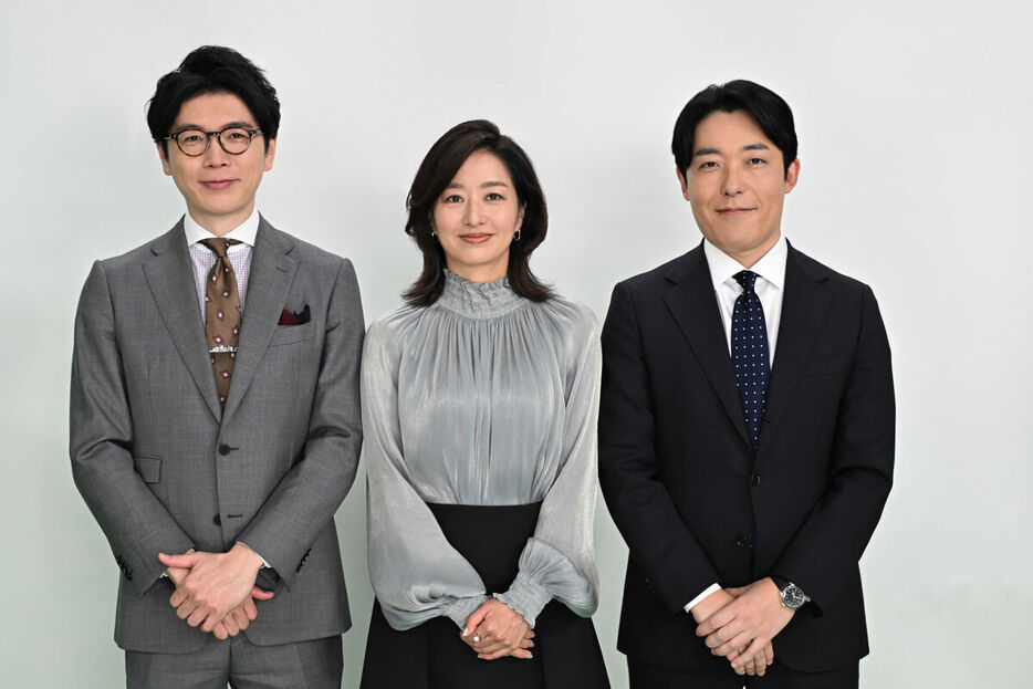 （左から）井上貴博アナウンサー、膳場貴子アナウンサー、中田敦彦（Ｃ）ＴＢＳ