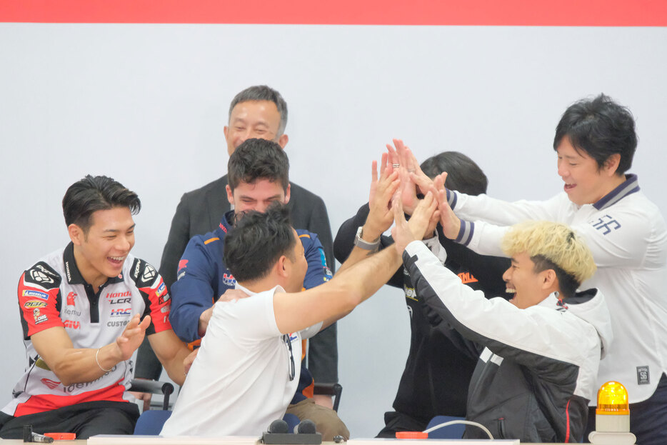 Honda Racing 2024 Season Finaleで和気あいあいのドライバー、ライダーたち