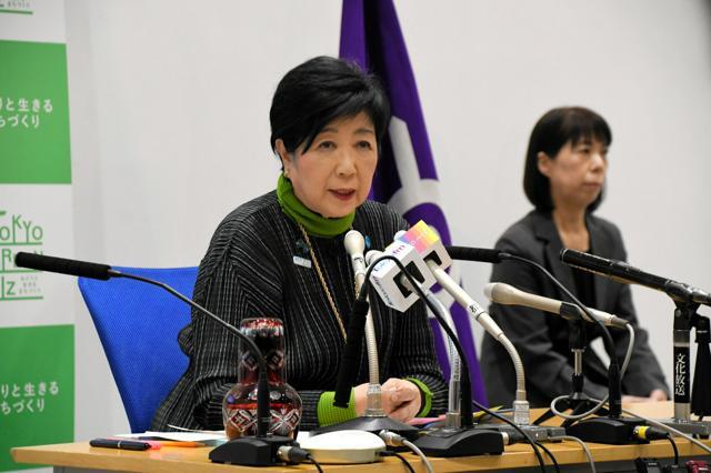 定例記者会見で説明する小池百合子・東京都知事=2024年12月6日午後2時、東京都庁、太田原奈都乃撮影