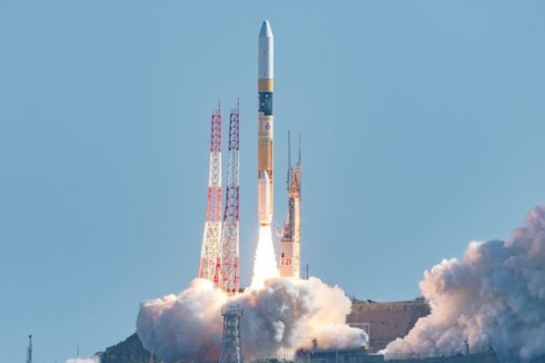 種子島宇宙センターから打ち上げられるH-IIAロケット（画像：三菱重工）。