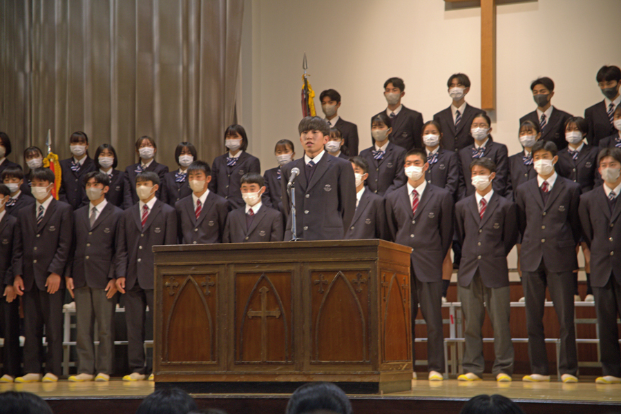 決意表明する男子陸上部の牟田主将＝鎮西学院高