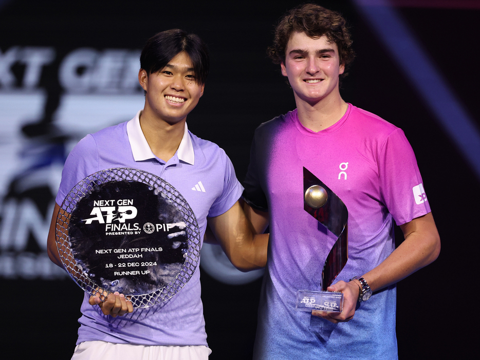 「Next Gen ATPファイナルズ」（サウジアラビア・ジッダ）で第7代チャンピオンに輝いたジョアン・フォンセカ（ブラジル／右）と準優勝のラーナー・ティエン（アメリカ）（Getty Images）