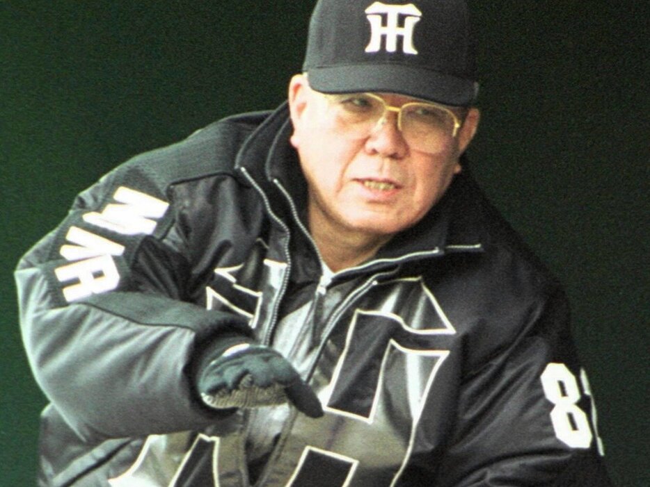 阪神タイガース監督時代の野村克也 photograph by JIJI PRESS