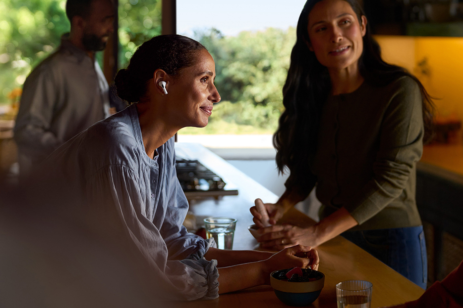 AirPods Proはヒアリング補助機能が利用できる（Apple）