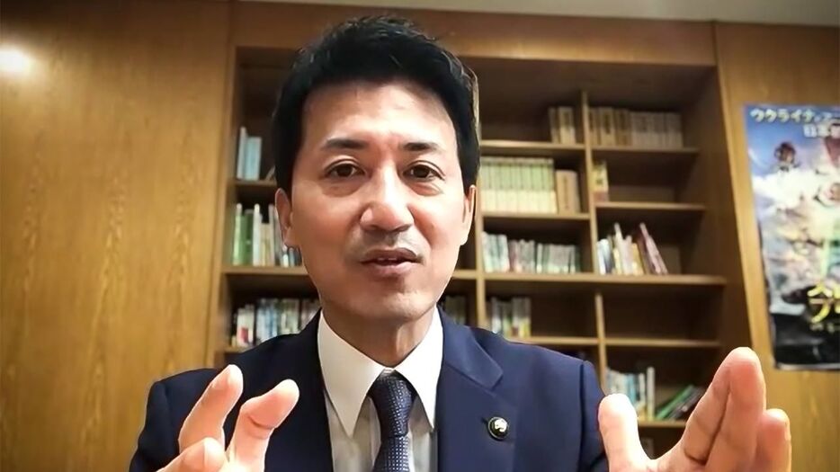 兵庫県知事選について語る越田・川西市長（オンライン取材時にニッポンドットコム編集部撮影）