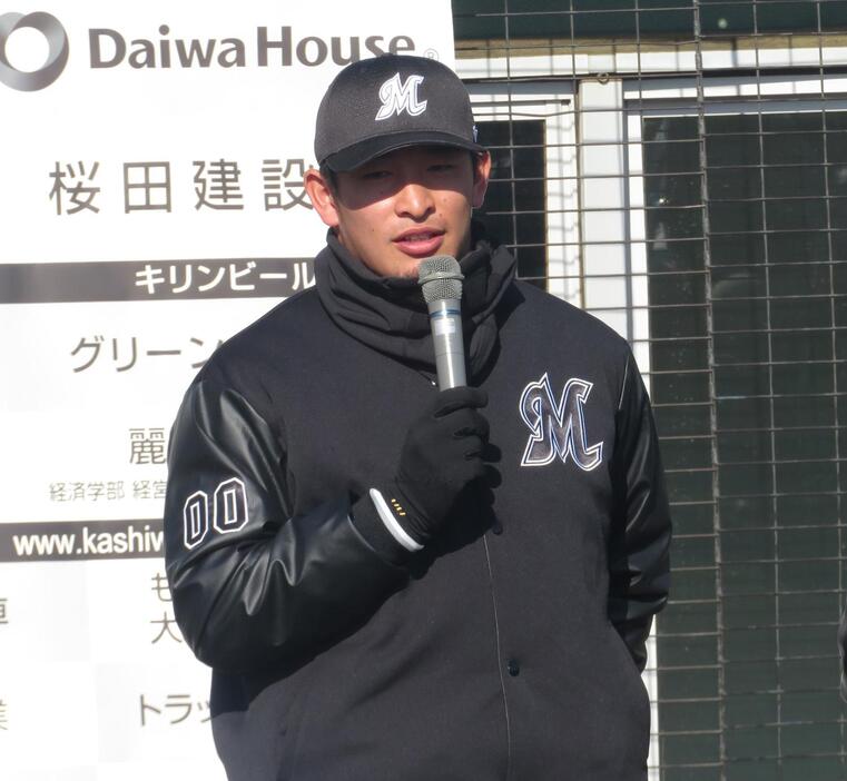 ロッテ柏後援会野球教室に参加した左から池田（撮影・星夏穂）