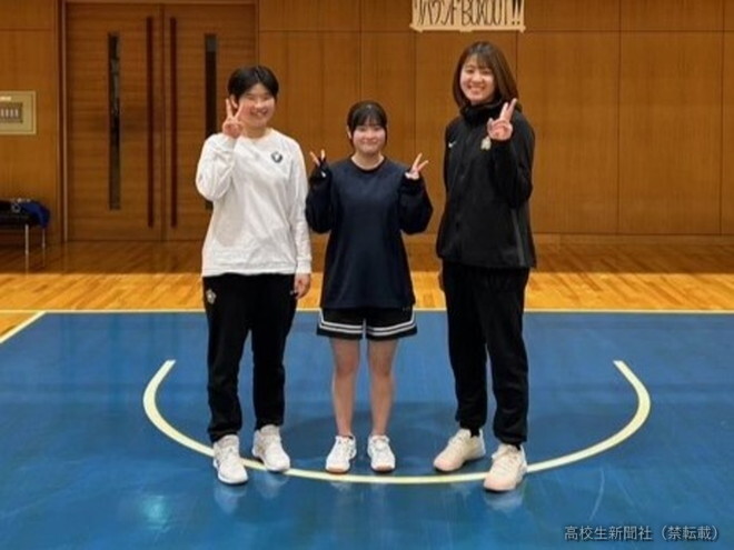 左から笠井さん、大森さん、佐藤コーチ