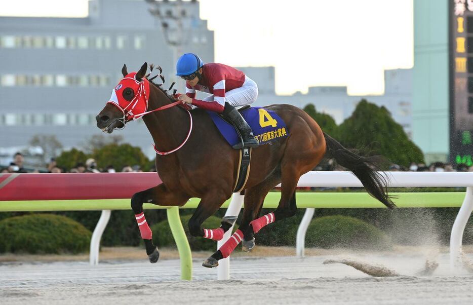 東京大賞典を制したフォーエバーヤング＝29日、大井競馬場（撮影・奈良武）