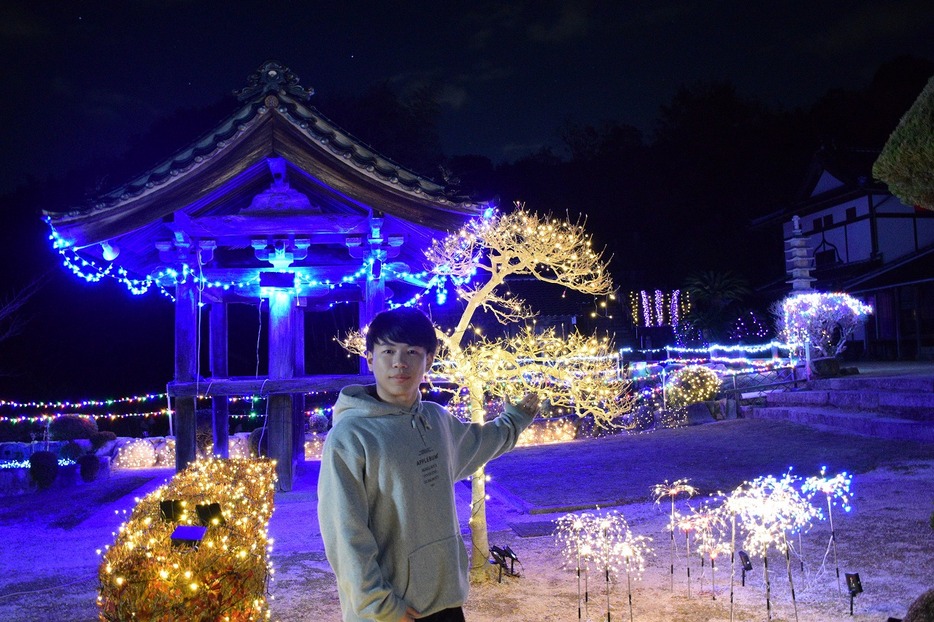 秋穂を元気づけたいと活動する河村君（大昌寺で）