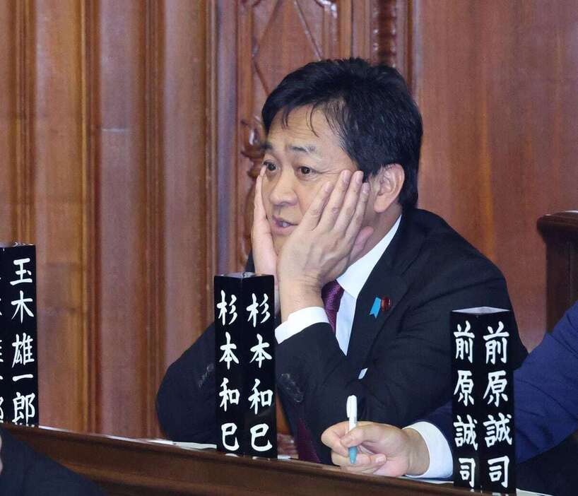 衆院本会議に臨む国民民主党の玉木雄一郎代表＝2日午後、国会・衆院本会議場（春名中撮影）