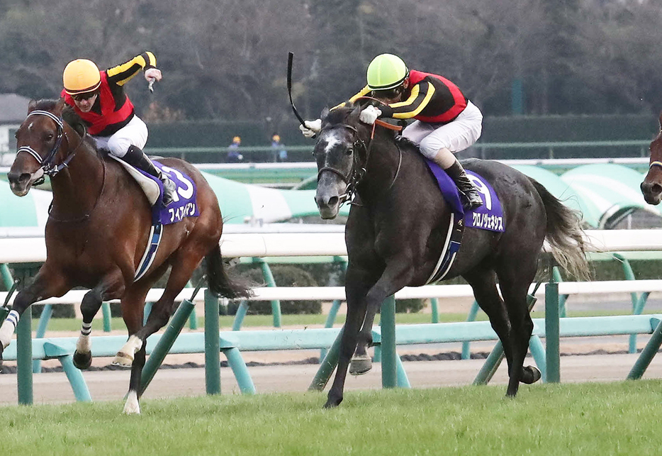 20年有馬記念を制したクロノジェネシス（右）