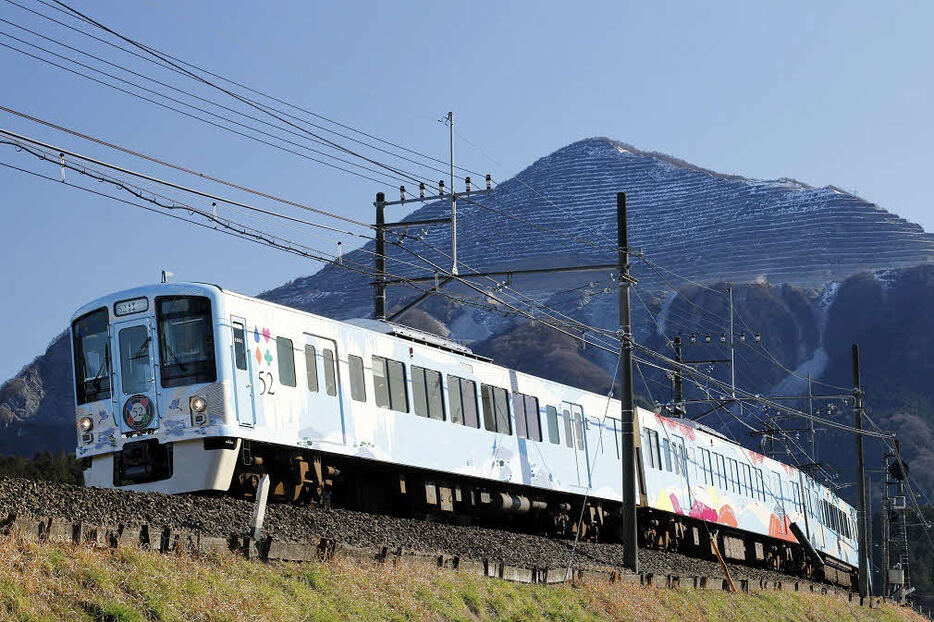 初のアフタヌーンティートレインが来年2月15日に運行される西武鉄道の観光列車「52席の至福」