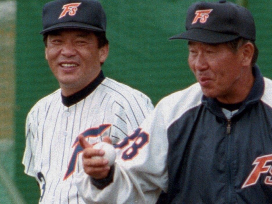 名将・上田利治監督と落合博満。落合獲得を熱望した上田監督だが、2人の間には確執も囁かれた photograph by KYODO