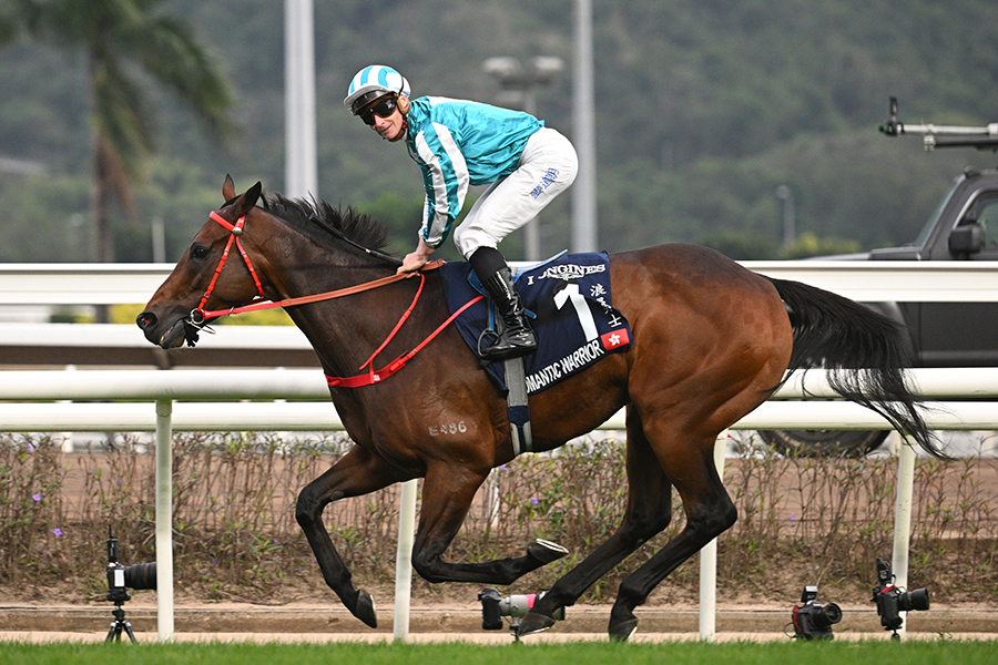 レース史上初の3連覇を達成したジェームズ・マクドナルド騎乗のロマンチックウォリアー【写真：Getty Images】