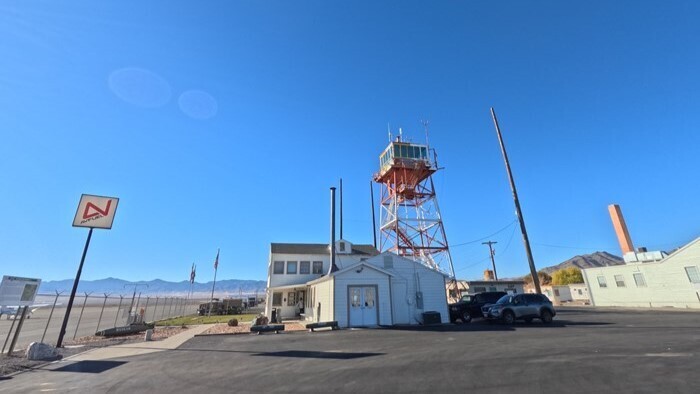 現在この場所は、ユタ州トゥーイル郡が管理する、博物館と民間飛行場・ウェンドーバー空港になっている。修復された第2次世界大戦時の管制塔は、登ることも可能だ。