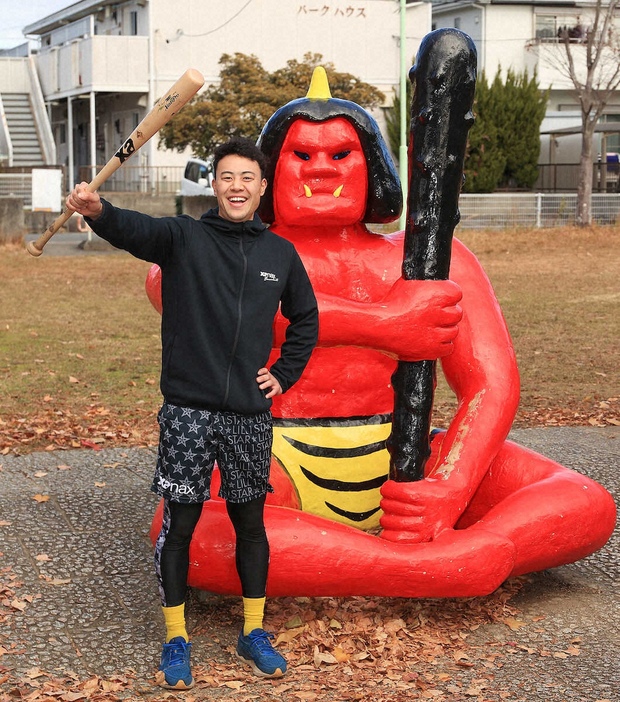 大学付近にある鬼ヶ島公園で活躍を誓った佐野（撮影・岸　良祐）　