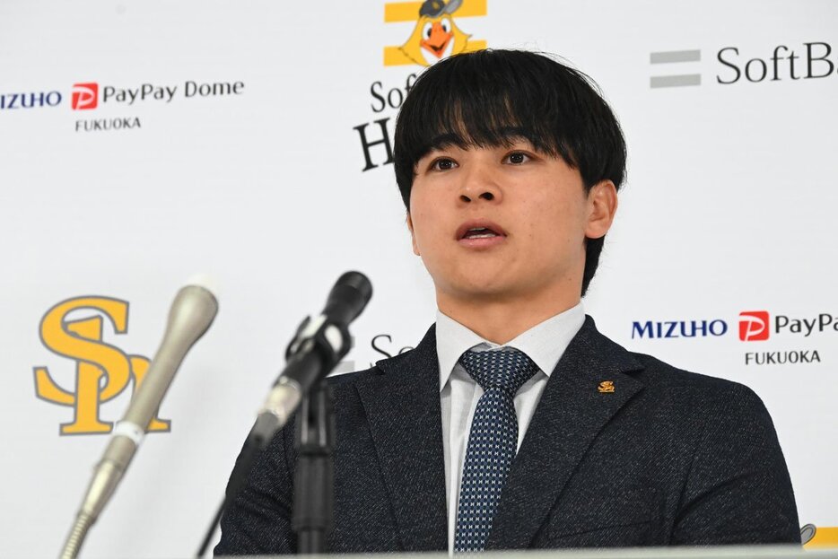 契約を更改し会見する谷川原健太