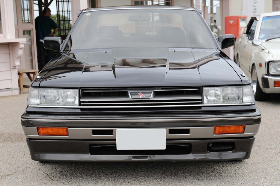 日産 R31型 スカイライン GTリミテッドS：見事なまでに直線で作られたフロントまわり。フロントスポイラーは、GTエクセルツインカム24Vに採用されたものと同形状