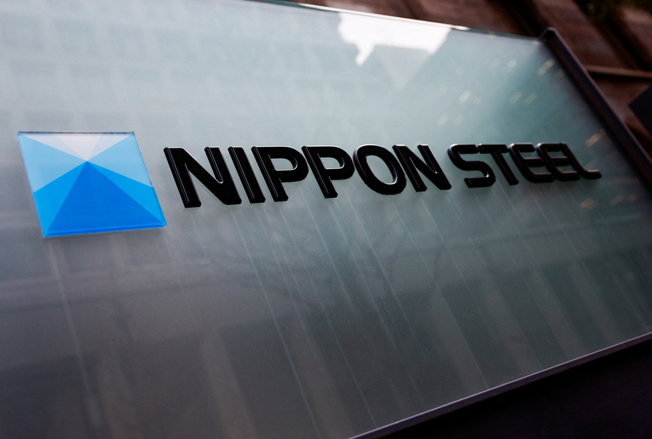 　日本製鉄は１２月１１日、米鉄鋼大手ＵＳスチールの米国の従業員に対し、買収完了時に５０００ドル（源泉徴収税等の控除前）のボーナスを支給すると発表した。４月１日、東京で撮影（２０２４年　ロイター/Issei Kato）