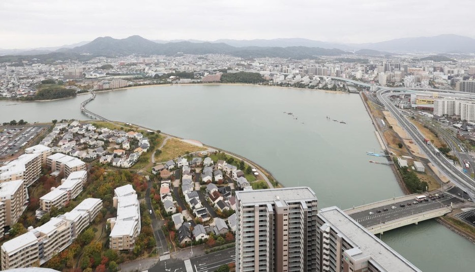 人工島ができ、橋が架けられた湾奥