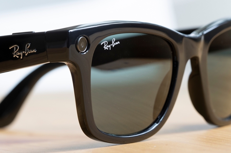 Ray-Ban MetaのスマートグラスWayfarer（Shutterstock.com）