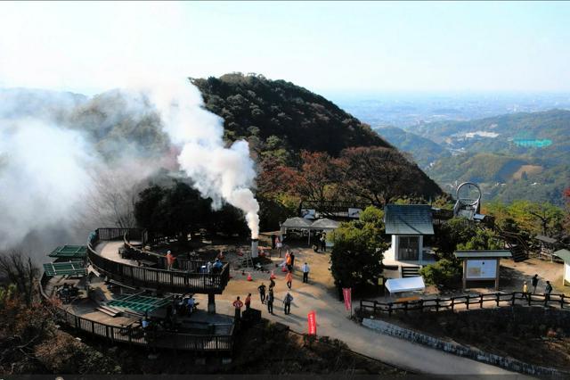 東に大阪平野を一望する明神山の山頂。王寺町は2年前から烽火の実験もしている=奈良県王寺町畠田、同町提供