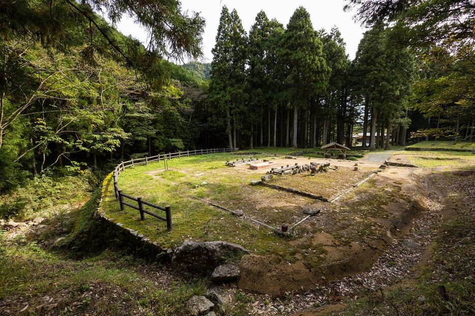 大板山たたら製鉄遺跡の横には川が流れている