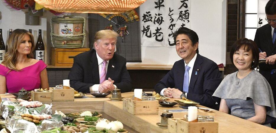 トランプ氏とメラニア夫人の来日時は炉端焼きでもてなした安倍氏と昭恵夫人だったが、今回はどのような会食になるのか＝2019年5月