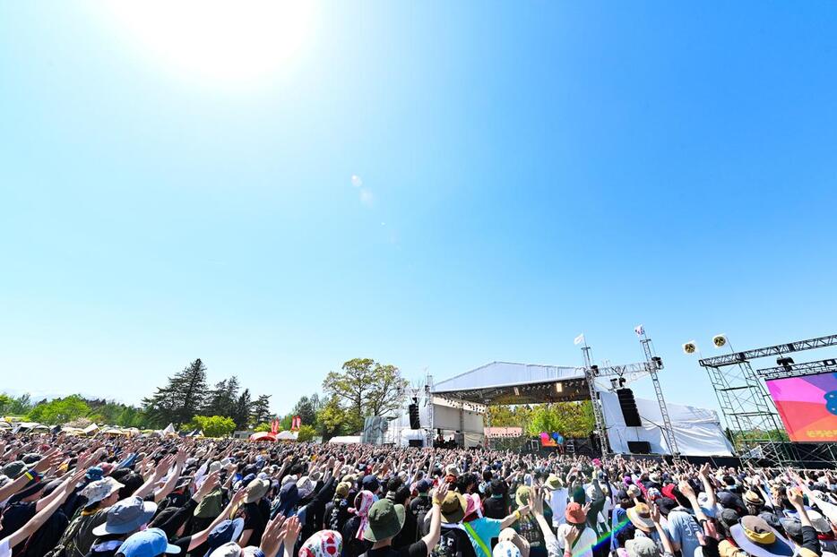 好天に恵まれた昨年のアラバキロックフェスティバル。磐越ステージの様子 ARABAKI ROCK FEST.24 Photo by Team SOUND SHOOTER