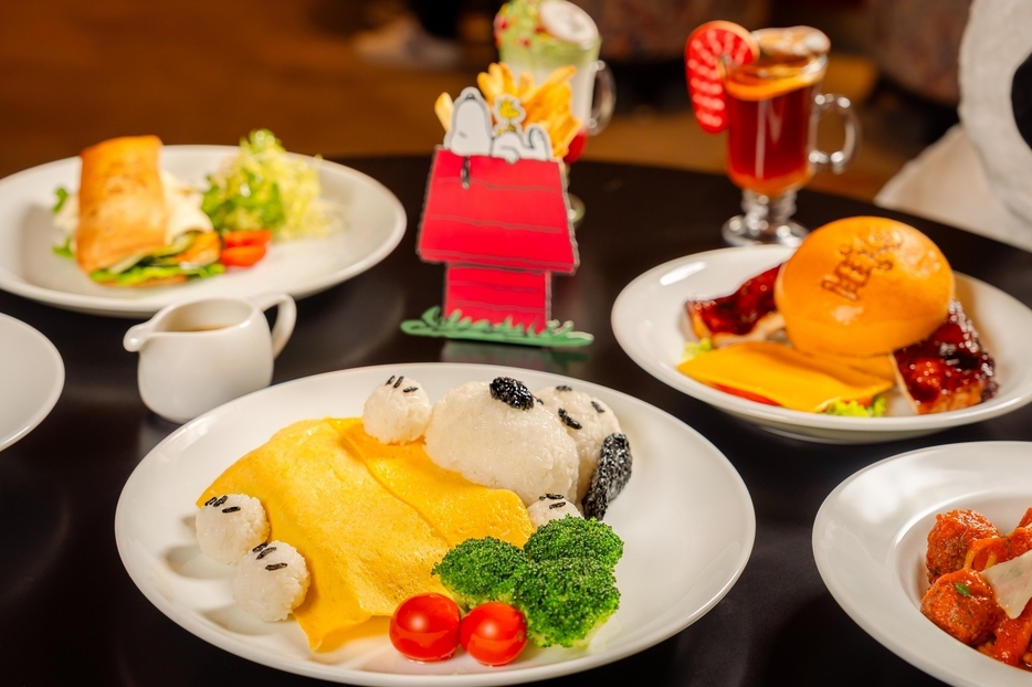 「Snoopy Winter Holidays」のキャラクターコラボレーションメニューのイメージ（写真：SJM Resorts）