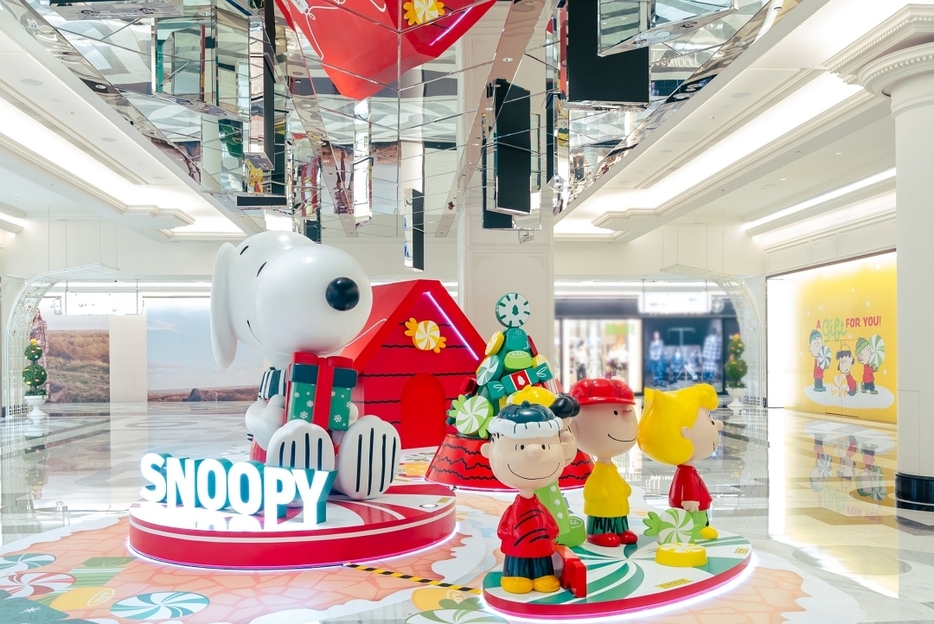 グランドリスボアパレスL1階に設けられた「Snoopy Winter Holidays」展示コーナー（写真：SJM Resorts）