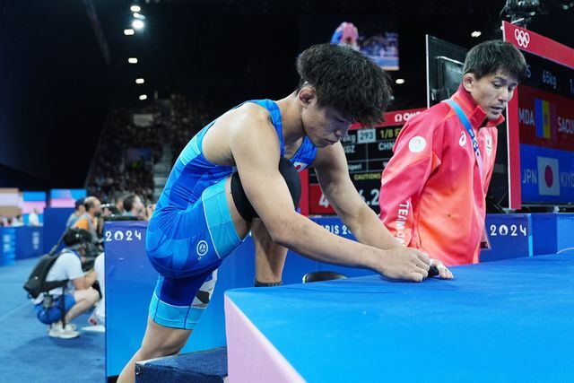 パリ五輪の試合前メンタルトレーニングを実行する清岡幸大郎選手(写真：日刊スポーツ/アフロ)