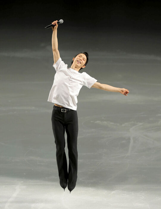 誕生日をお祝いされ笑顔の羽生結弦さん（カメラ・中島　傑）