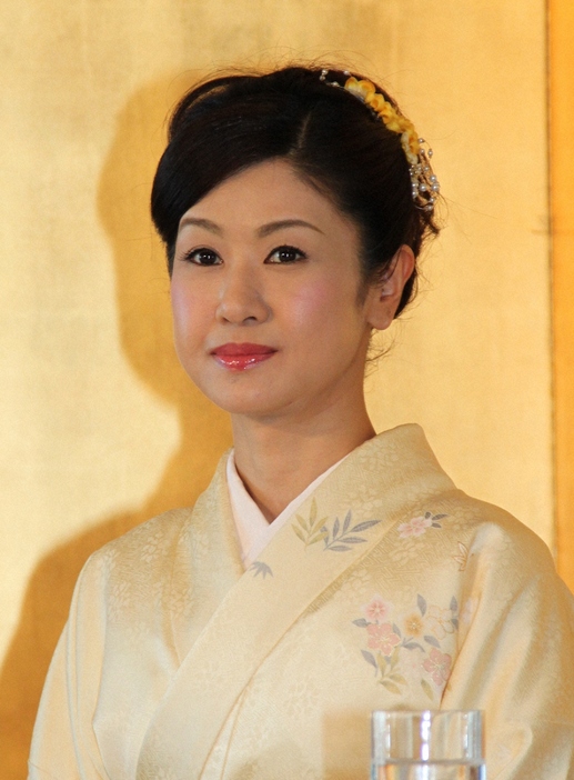 小林綾子