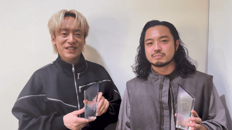 「Bling-Bang-Bang-Born」で総合ソングチャート「Hot 100」の年間1位に輝いたCreepy Nuts（DJ松永さん、R-指定さん）