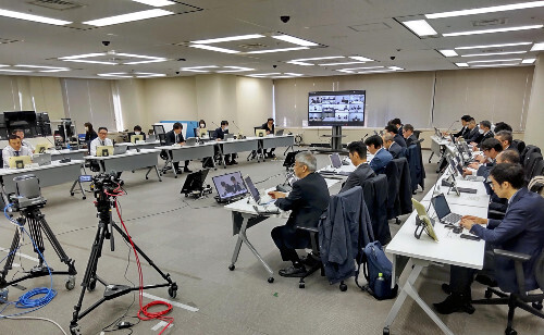 革新軽水炉の規制について議論する関係者ら（９日、東京都港区で）