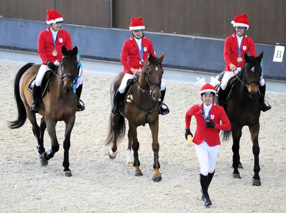 都内で行われたクリスマスイベントに出席した初老ジャパンの（左から）大岩義明、田中利幸、北島隆三、戸本一真