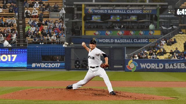 2017年のＷＢＣ準決勝でマウンドに立つ菅野智之投手(写真：日刊スポーツ/アフロ)