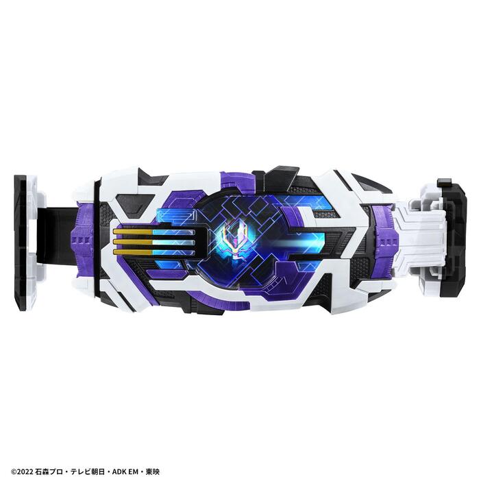 「仮面ライダーアウトサイダーズ」の仮面ライダージーンゲイザーの変身ベルトのなりきり玩具「DXレーザーレイズドライバー」（c）2022 石森プロ・テレビ朝日・ADK EM・東映