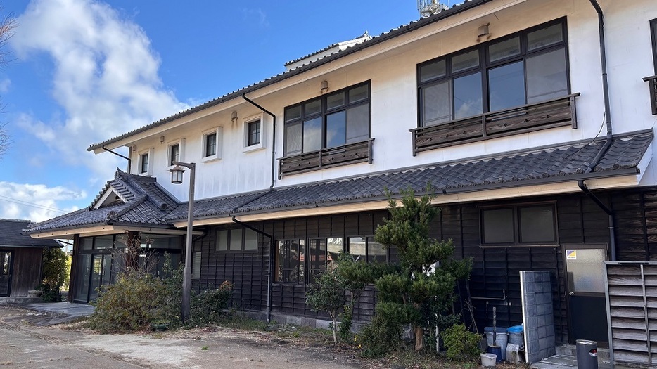 サテライトオフィスに改装する計画が頓挫した道の駅「ひまわり」の施設＝南島原市深江町