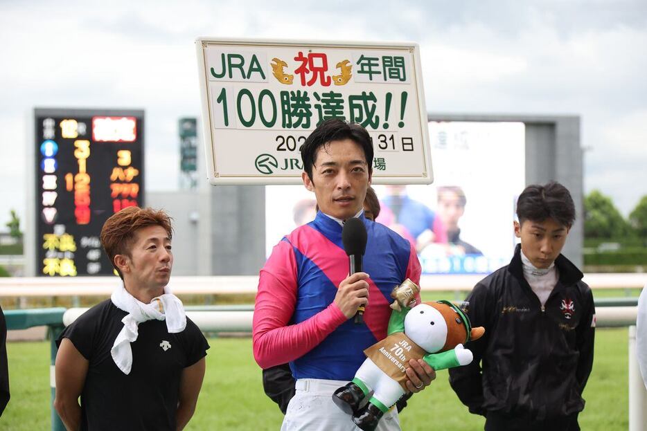 2024年の中京リーディングに輝いた川田将雅騎手。年間100勝も中京競馬場で達成した