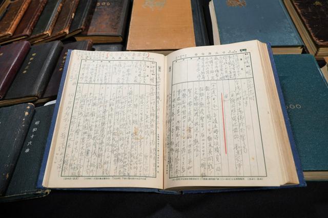 百武三郎の1941年12月7、8日の日記。「対米英宣戦布告」と書かれている=2021年11月22日、東京都文京区